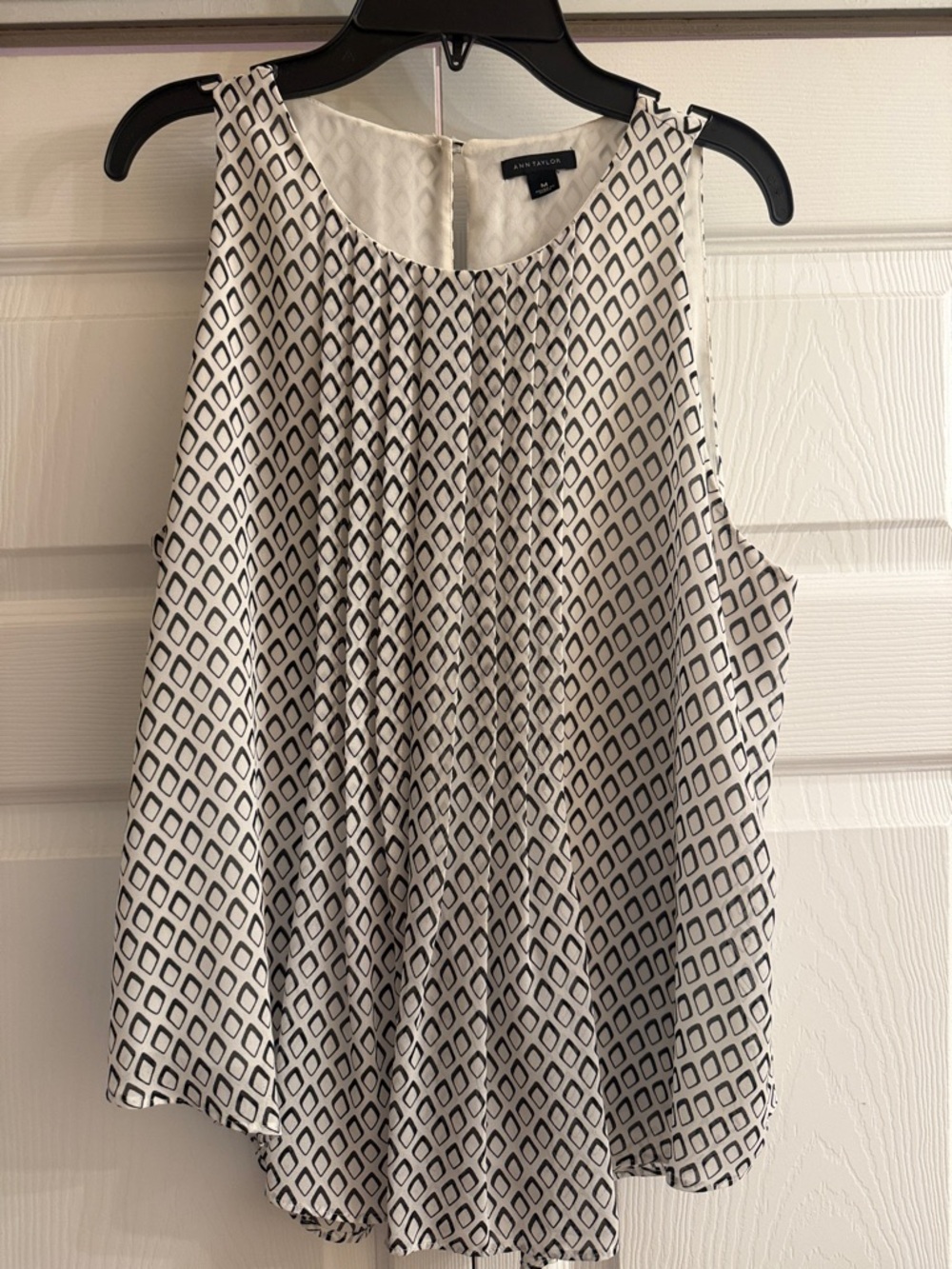 Ann Taylor White Sleeveless Geometric Print Tank